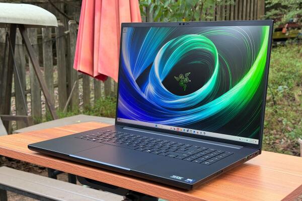 Đánh giá Razer Blade 18 2025: Laptop gaming khổng lồ & mạnh mẽ